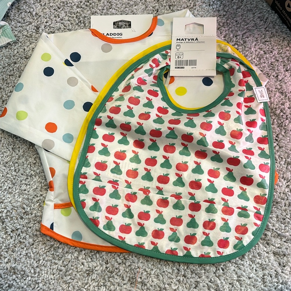 3/$10 🌼 IKEA bib bundle